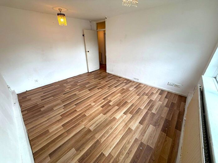 1 Bedroom Flat To Rent In Thornhill Gardens, Barking, IG11