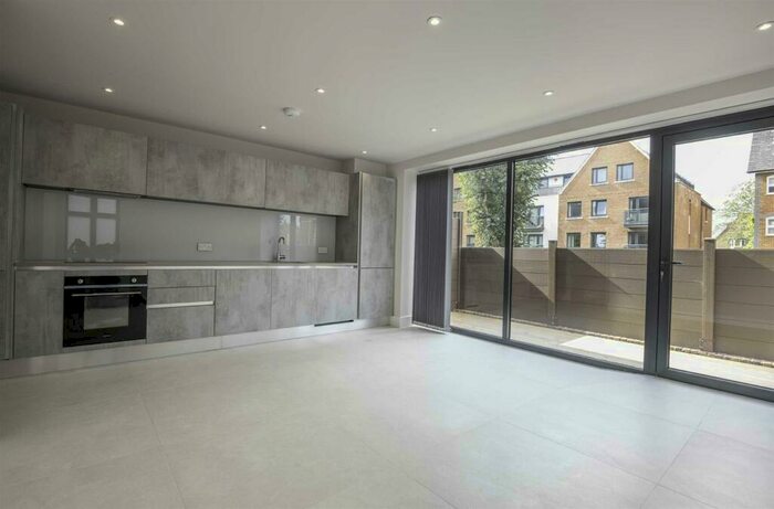 1 Bedroom Flat To Rent In Holden Avenue, Woodside Park, N12