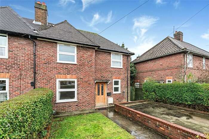 4 Bedroom Semi Detached House For Sale In Howard Close, London, W3