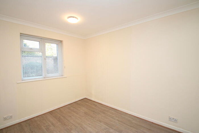 2 Bedroom Apartment To Rent In Beverley Hyrst, Croydon, CR0