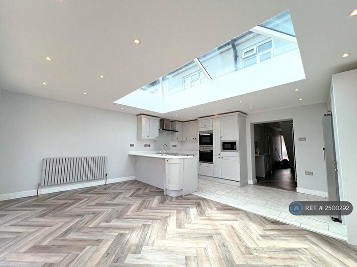 4 Bedroom Semi-Detached House To Rent In Herbert Road, Rainham, ME8