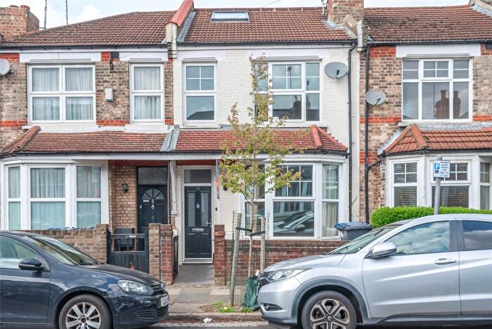 3 Bedroom Terraced House For Sale In Leopold Road, London, N2