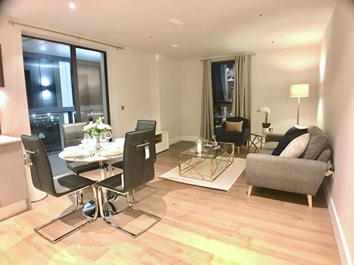 2 Bedroom Flat To Rent In St. Josephs Street, London, SW8