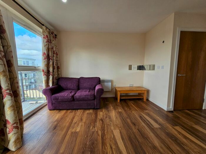1 Bedroom Flat To Rent In Monarch Way, Ilford, IG2