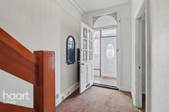 3 Bedroom Terraced House For Sale In Lansdowne Road, Ilford, IG3