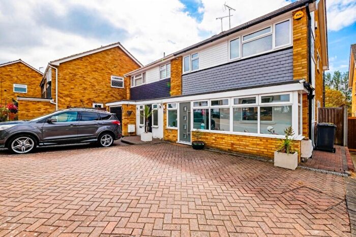 4 Bedroom Semi Detached House For Sale In Weir Farm Road, Rayleigh, SS6