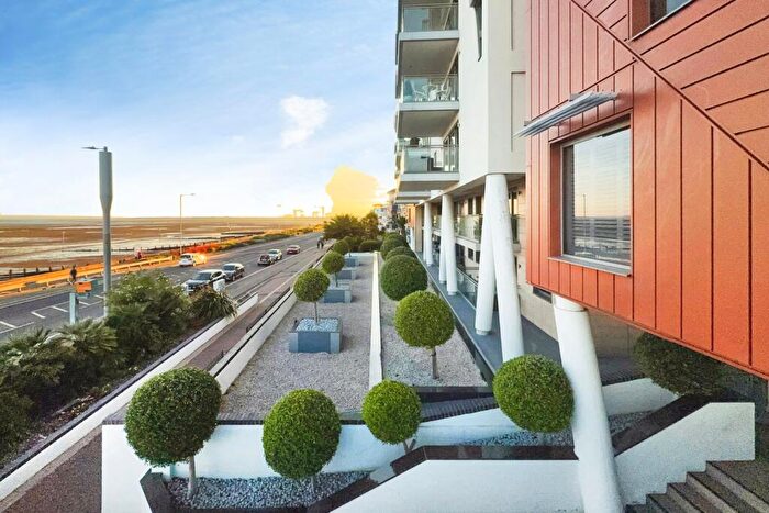 3 Bedroom Flat For Sale In The Leas, Westcliff-on-Sea, Essex, SS0