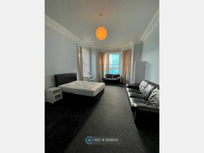 4 Bedroom Flat To Rent In Southpark Avenue, Glasgow, G12