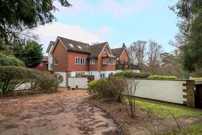 2 Bedroom Flat To Rent In Hazel Grove, Hindhead, GU26