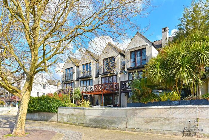 3 Bedroom End Of Terrace House To Rent In Pointers Close, London, E14