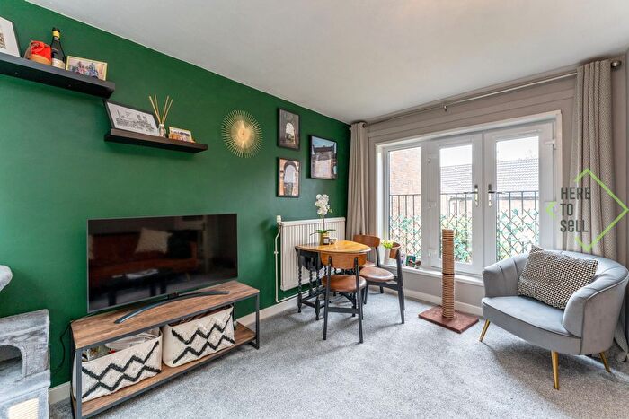 1 Bedroom Maisonette For Sale In Stable Walk, Barnet, London, Greater London, N2