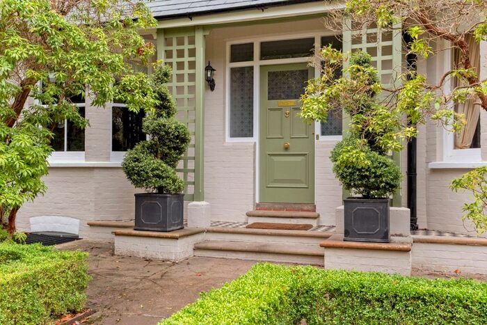 4 Bedroom Flat To Rent In Tilford Road, Hindhead, GU26