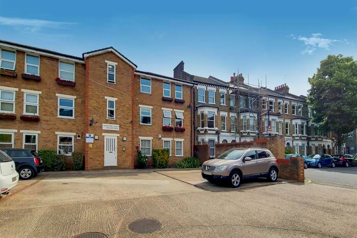 1 Bedroom Flat To Rent In Cedar Court, Valmar Road, SE5