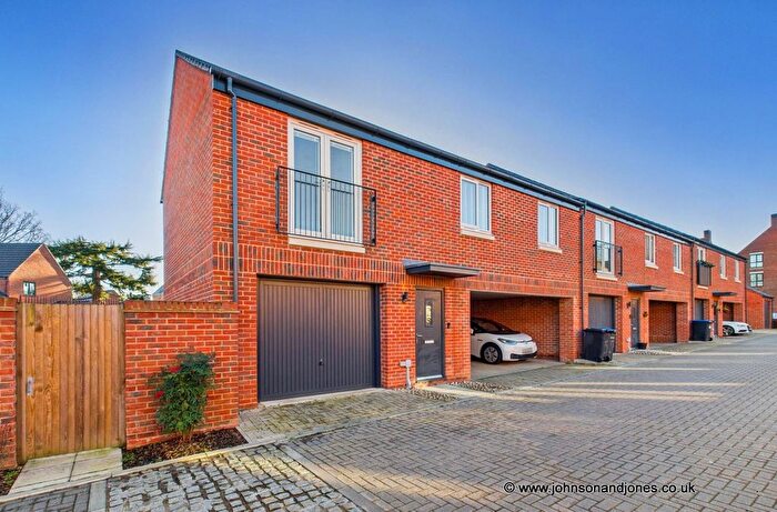 2 Bedroom Semi Detached House For Sale In Garrett Crescent, Chertsey, KT16