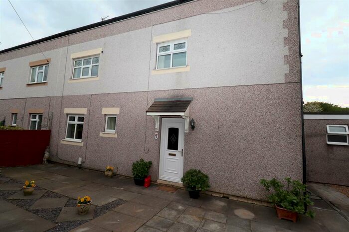 4 Bedroom Semi-Detached House To Rent In Eaton Lane, Macclesfield, SK11