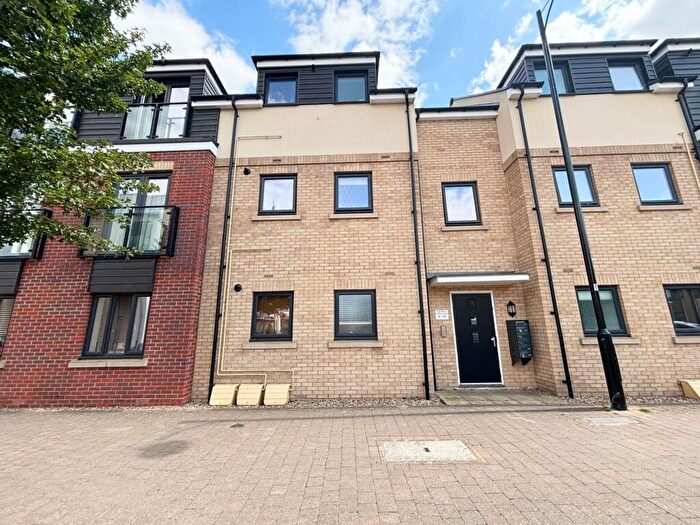 2 Bedroom Flat For Sale In Sullivan Court, Biggleswade, SG18