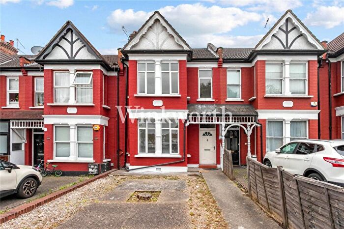 3 Bedroom Terraced House For Sale In Bowes Road, London, N11