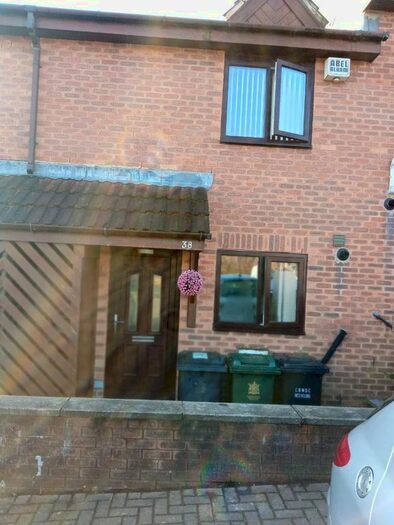 2 Bedroom Property To Rent In Meadowcroft Rise, Bradford, BD4