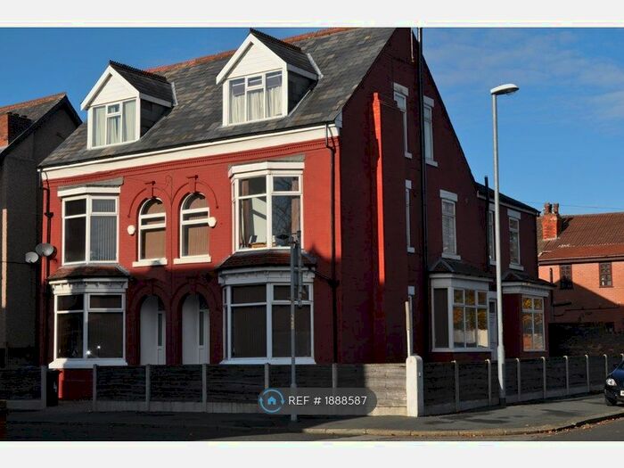 7 Bedroom Semi-Detached House To Rent In Curzon Avenue, Manchester, M14
