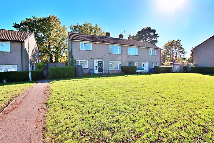 2 Bedroom Maisonette For Sale In Milton Drive, Borehamwood, WD6