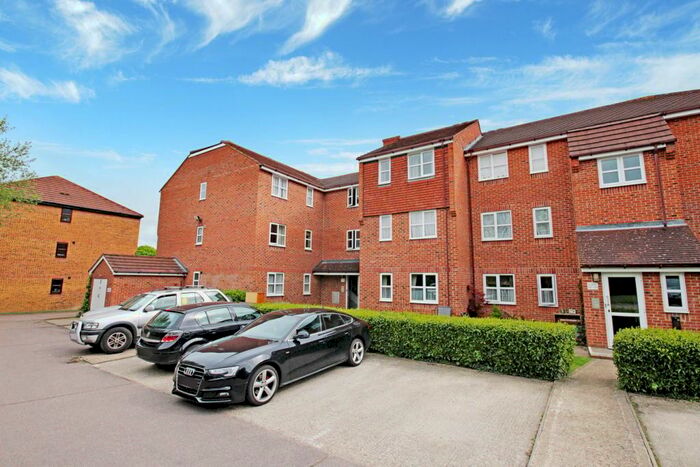 2 Bedroom Flat To Rent In Marmet Avenue, Letchworth Garden City, SG6