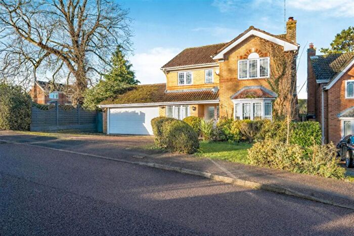 3 Bedroom Detached House For Sale In Old Oak Drive, Silverstone, NN12