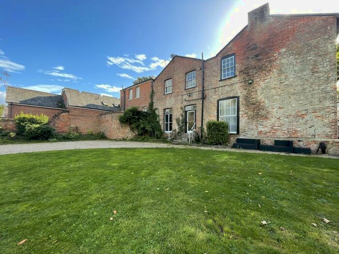 6 Bedroom House To Rent In Fordingbridge, SP6