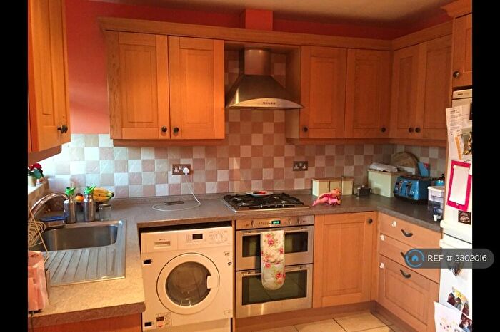 2 Bedroom Maisonette To Rent In Queens Walk, Ruislip, HA4