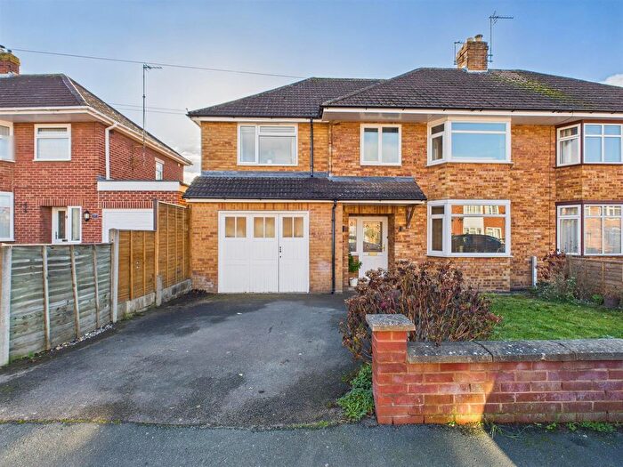 4 Bedroom Semi Detached House For Sale In Park Avenue, Longlevens, Gloucester, GL2