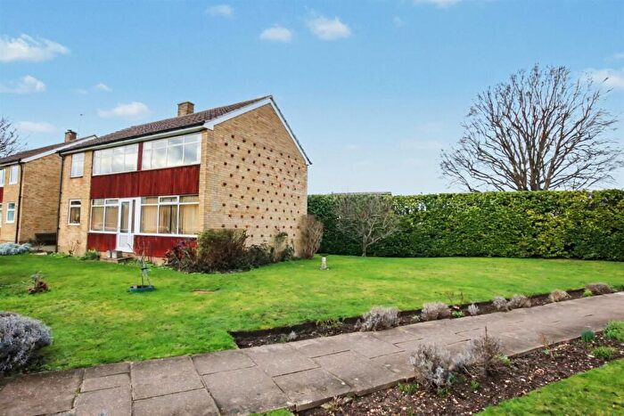 2 Bedroom Maisonette For Sale In Balquhain Close, Ashtead, KT21