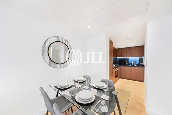 2 Bedroom Flat To Rent In Landmark Pinnacle, Marsh Wall, E14