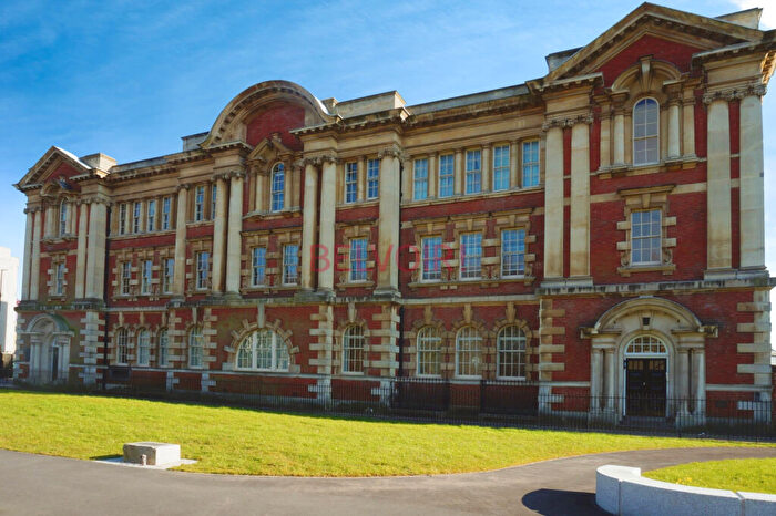 2 Bedroom Flat To Rent In Platform Road, Ocean Village, Southampton, SO14