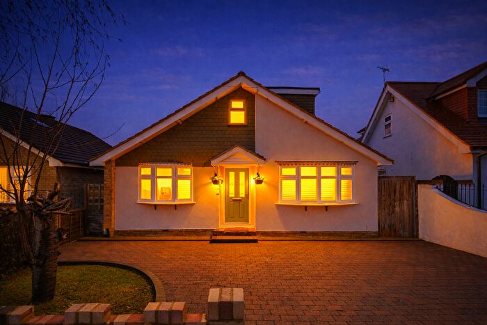 3 Bedroom Detached House For Sale In Chain Free Home With Large Garden & Garage, ME8