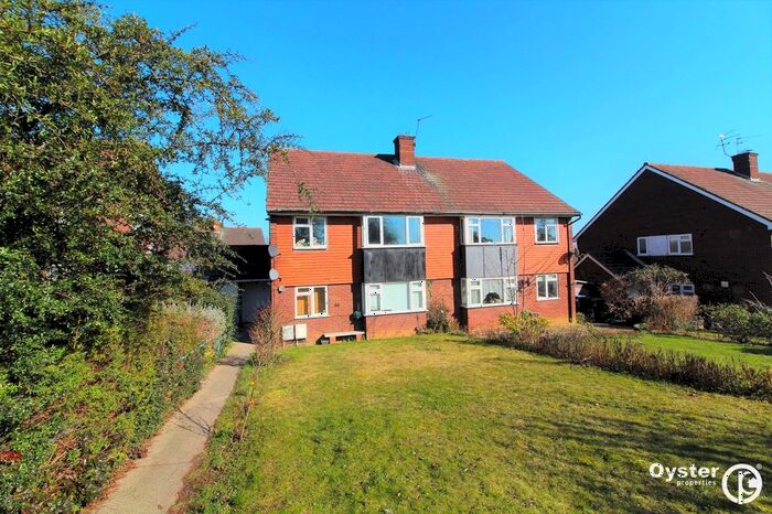 3 Bedroom Flat To Rent In Gerrards Close, London, N14