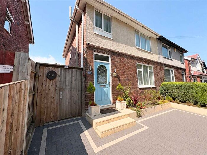 3 Bedroom Semi-Detached House For Sale In Central Avenue, Hucknall, NG15