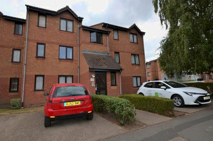 1 Bedroom Flat To Rent In Larmans Road, Enfield, EN3