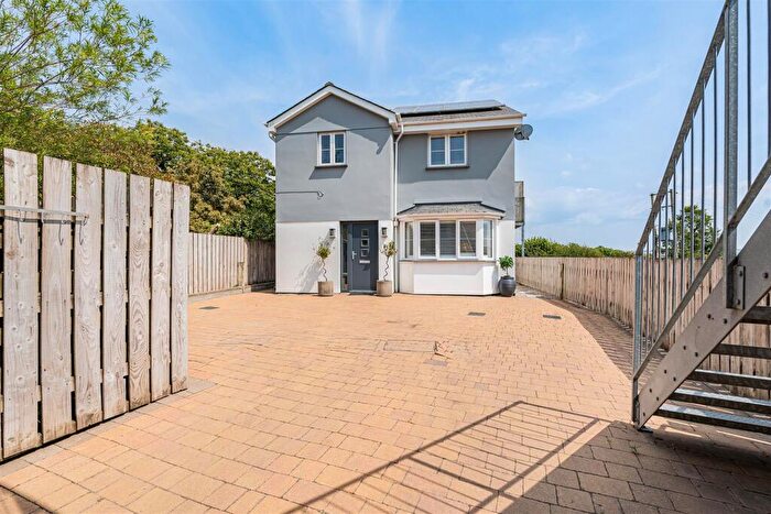 4 Bedroom Detached House For Sale In Wadebridge Road, St. Mabyn, PL30