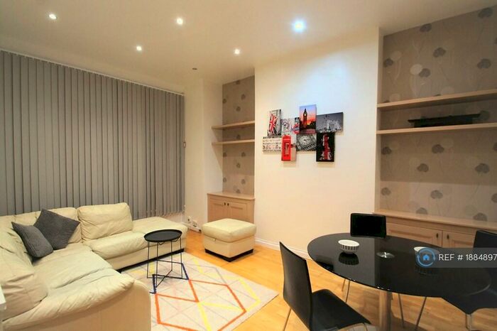 3 Bedroom Flat To Rent In London, London, N4