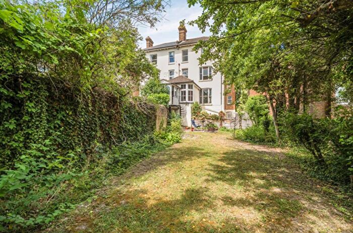 2 Bedroom Flat For Sale In Harvey Road, Guildford, GU1