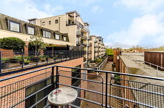 2 Bedroom Flat To Rent In Market Square, Kingston, Kingston Upon Thames, KT1