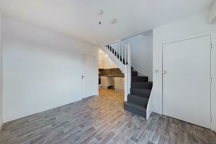 1 Bedroom Apartment To Rent In Southampton Road, Eastleigh - Parking Included, SO50