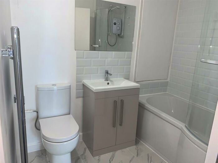 3 Bedroom Flat To Rent In Peregrine House, Hall Street, EC1V