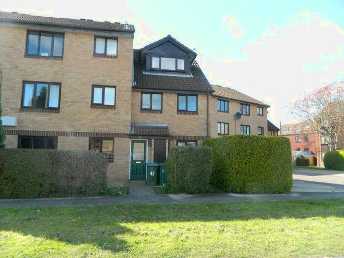 2 Bedroom Maisonette To Rent In Manor Fields, Horsham, RH13