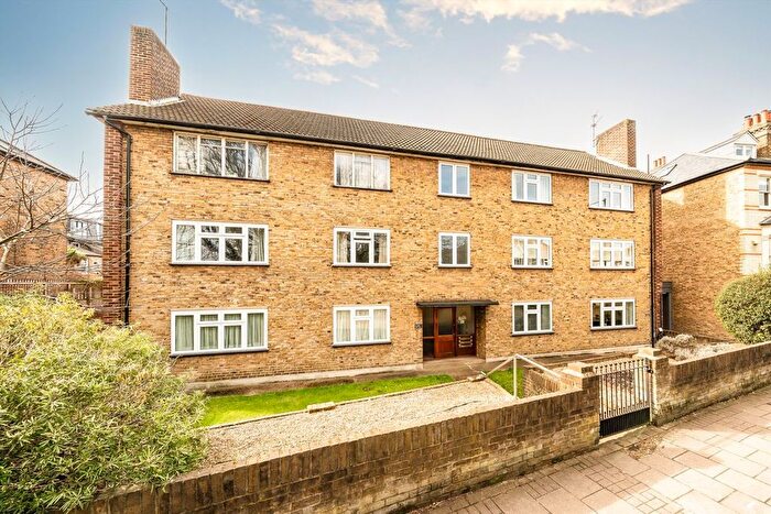 2 Bedroom Flat For Sale In St. Margarets Road, St Margarets, TW1