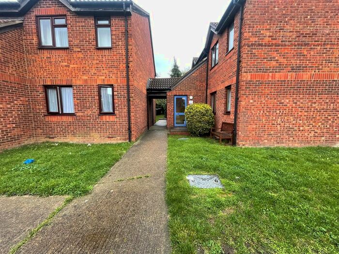 1 Bedroom Flat To Rent In Parsonage Road, Grays, RM20