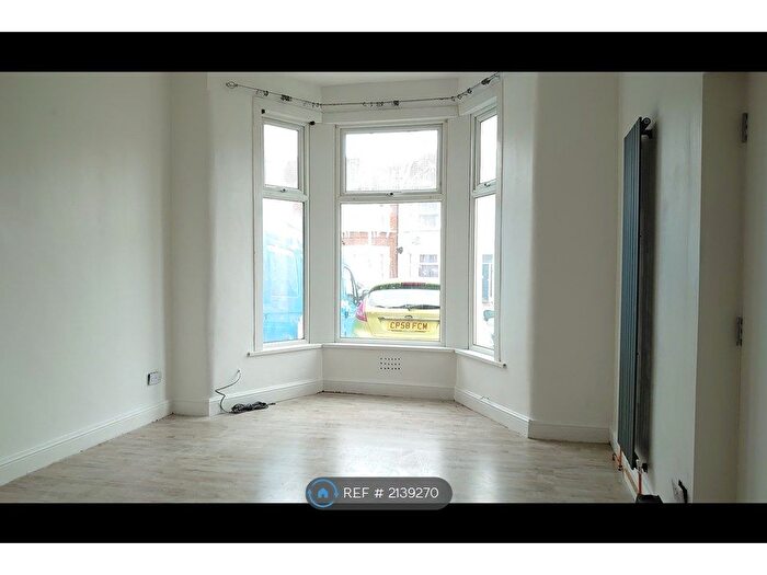 2 Bedroom Flat To Rent In Wellwood Road, Ilford, IG3