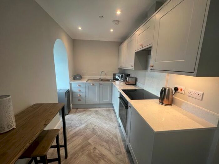 2 Bedroom Flat To Rent In Bute Esplanade, Cardiff, CF10