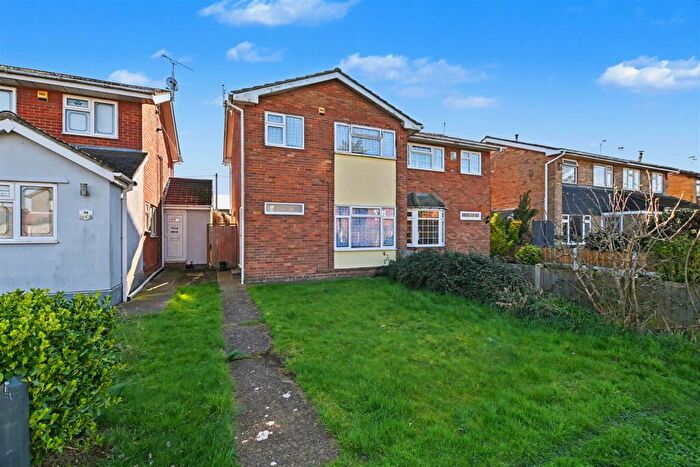 3 Bedroom Semi Detached House For Sale In Tantelen Road, Canvey Island, SS8