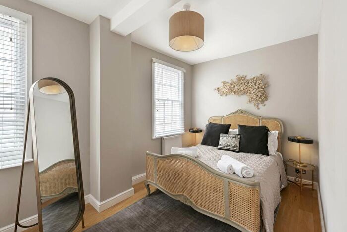 2 Bedroom Apartment To Rent In Flat, Union Passage, Bath, BA1