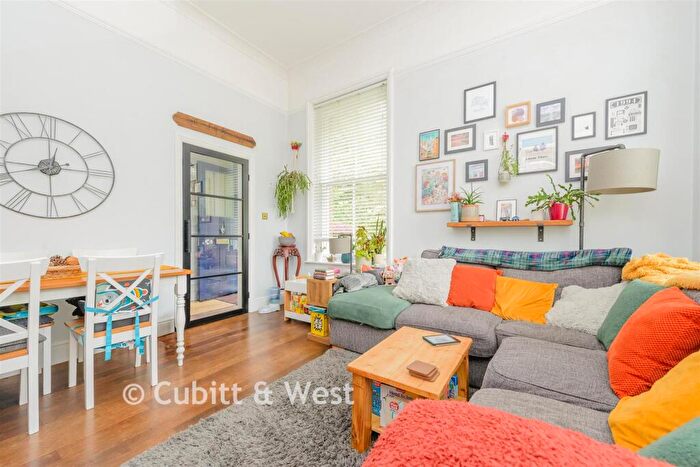 2 Bedroom Flat For Sale In Reigate Hill, Reigate, Surrey, RH2